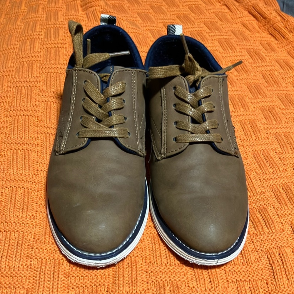 Size 4 big boys Cat&Jack dress shoes brown (Used)